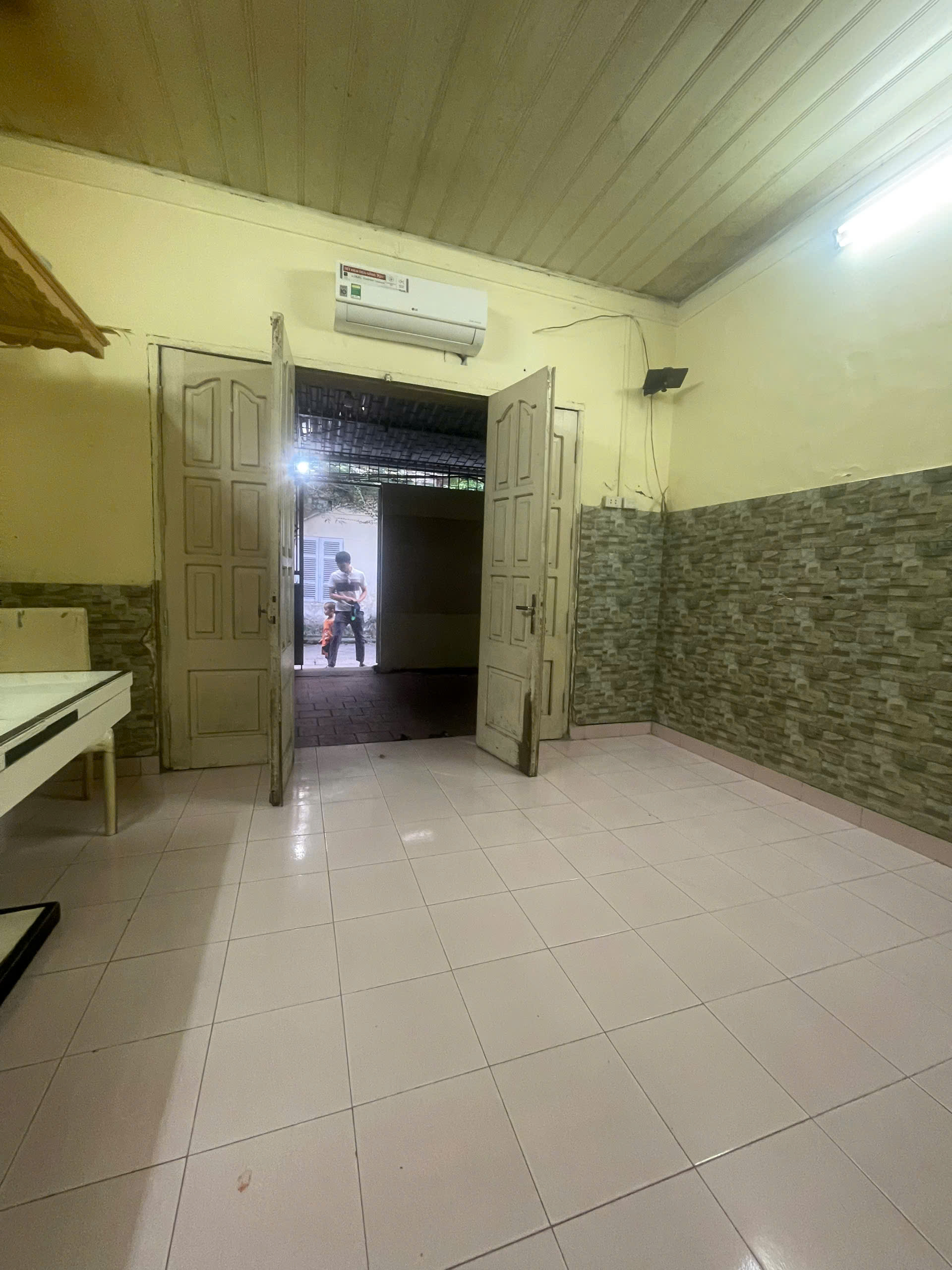 Cho thuê nhà cấp 4 Tân Mai, 60m2, ô tô đỗ cửa 6 Triệu (có t.lượng) - Ảnh chính